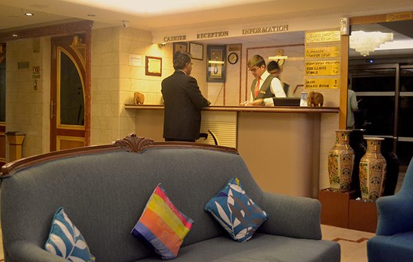 Mumbai Hotel, Lobby Counter